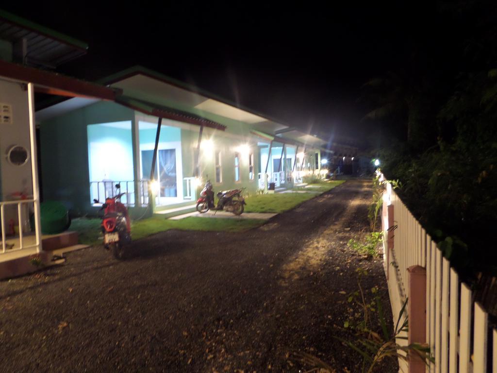 Lanta Triple Novel Hotel Ko Lanta Exterior foto